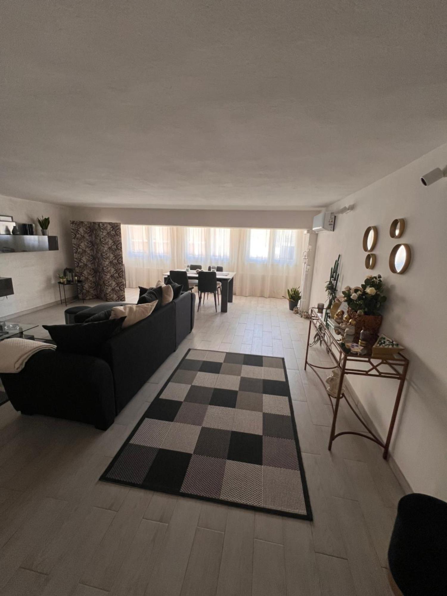 Manzoni 29 Apartment *